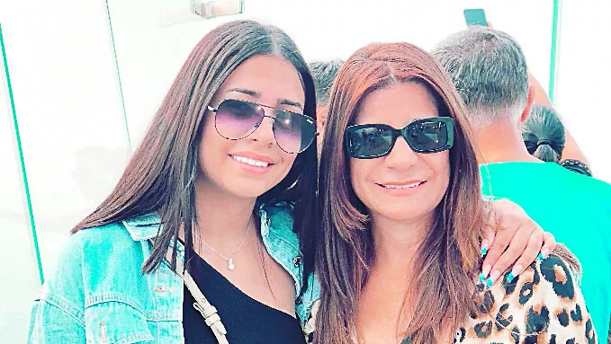 Luisa Féliz y su hija Brenda Nouel.