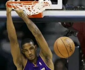 Dwight Howard y Trevor Ariza acuerdan con Lakers