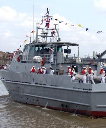 La Armada se involucra en el  apoyo a los damnificados