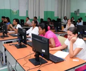 Mayoría de postulantes a maestros es depurada