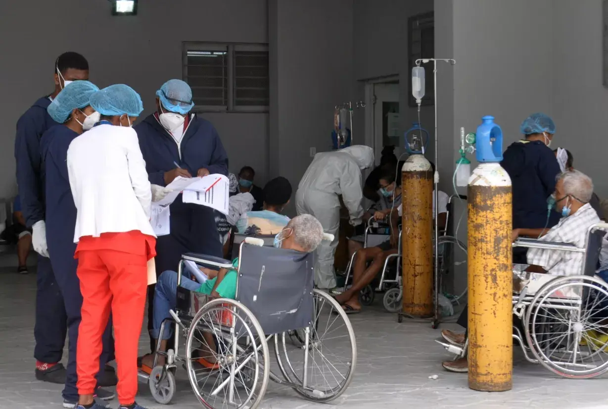 Médicos intensivistas quieren más, disienten de acuerdo CMD-ARS