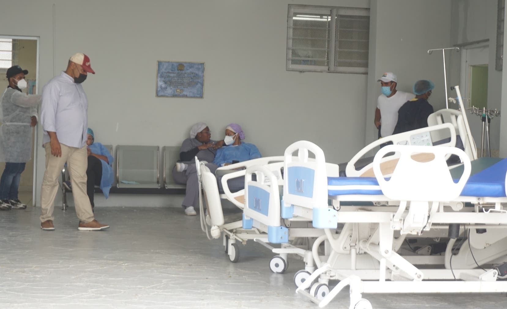 Salud Pública notifica dos muertos; ocupación hospitalaria sigue a la baja