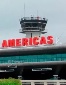 Avión aterriza de emergencia en el AILA