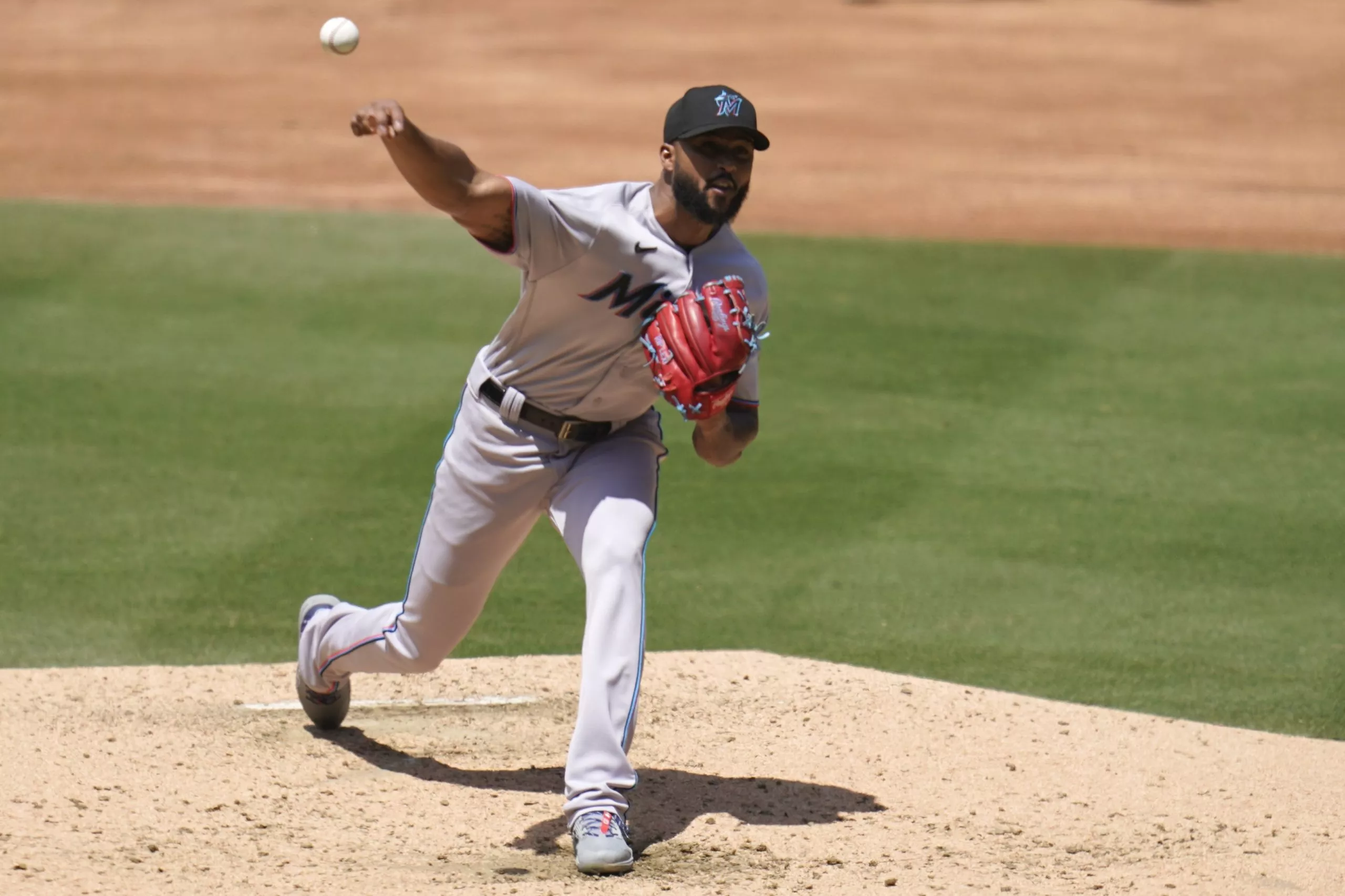 Sandy Alcántara brilla en 7 entradas y Marlins vencen a Padres