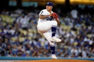 Julio Urías cerca de hacer historia si da triunfo a los Dodgers