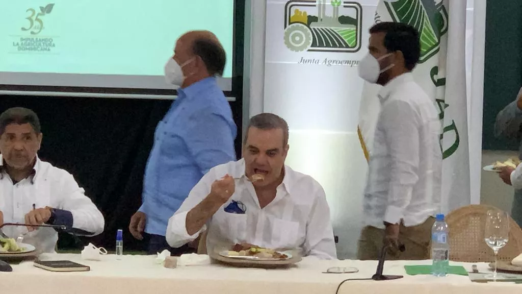 Presidente Abinader encabeza degustación de cerdo en la JAD