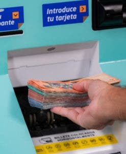 Banco Popular inserta cajero automático toma monedas