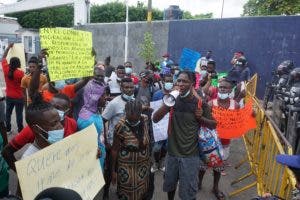 Migrantes acumulan tres días de protestas en la frontera sur de México