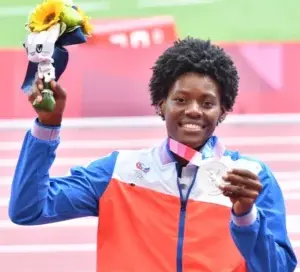 Marileidy Paulino llega primero y avanza semifinal de los 400 metros planos en Tokio 2020