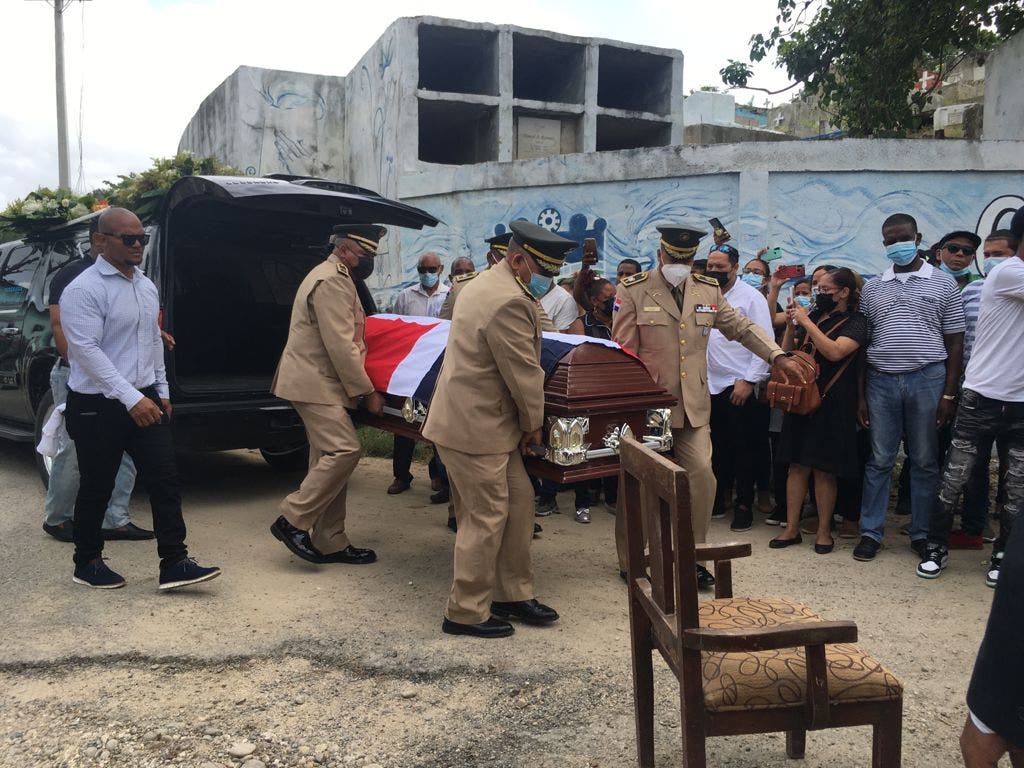 Sepultan restos del mayor José Santana, seguridad de Jean Alain Rodríguez