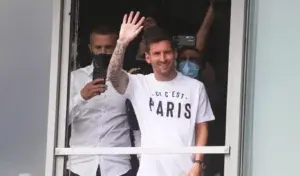 Messi llega a París para formar con el Paris Saint-Germain