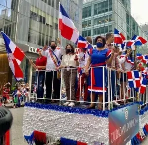 Miles asisten este domingo al Desfile Dominicano de Manhattan