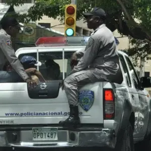 Policía apresa hombre por dispararle a dos personas en Santiago