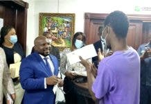 Embajada de Haití entrega 180 visas a estudiantes haitianos en RD