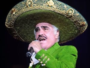 Vicente Fernández es hospitalizado en México por lesión en las cervicales