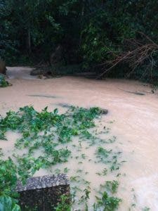 Organización de San Cristóbal denuncia que están sin agua potable por paso de Fred