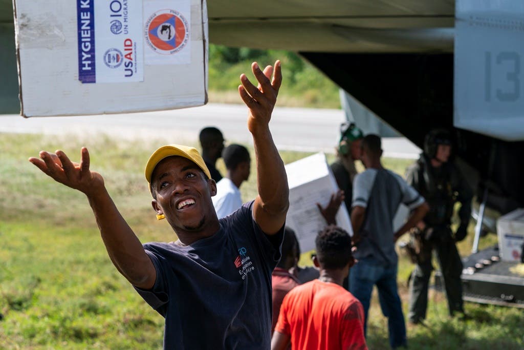 EEUU lleva carpas y comida al maltrecho sur de Haití