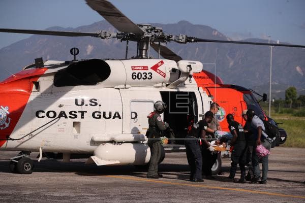 EE.UU envía 8 helicópteros a Haití para ayudar en labores de rescate
