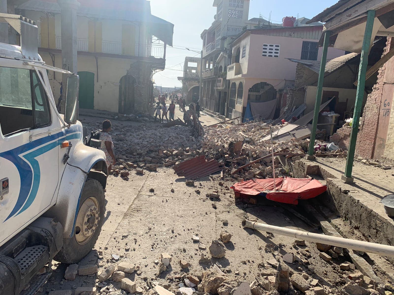 EE.UU ve “probable” un alto número de víctimas por el terremoto en Haití
