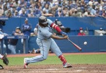 Vladimir Guerrero Jr conecta jonrón 35 y Azulejos derrotan a Medias Rojas