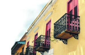 Los balcones  de la Ciudad Colonial