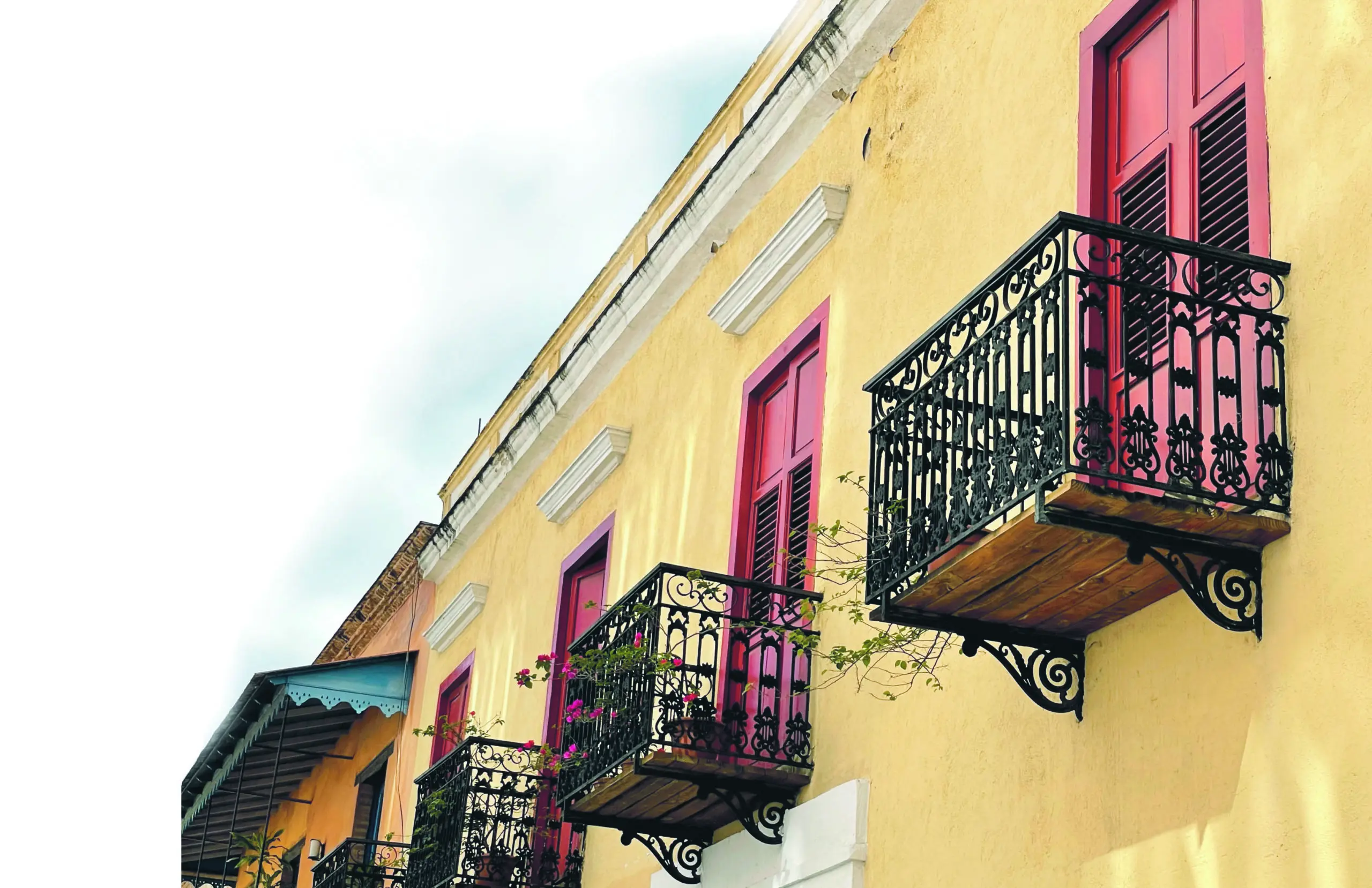 Los balcones  de la Ciudad Colonial