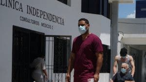 Los médicos, entre ser fieles al gremio o a la  profesión