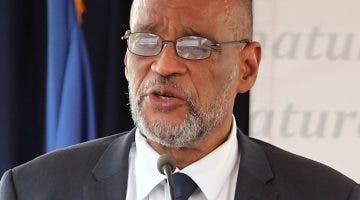 El primer ministro haitiano parte a la Cumbre de la Celac en Argentina