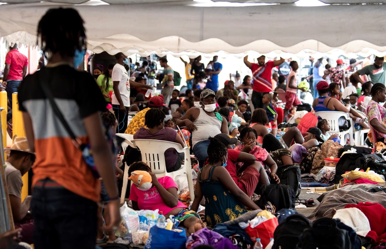 México inicia vuelos para devolver ilegales a Haití