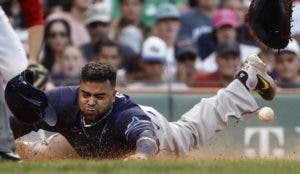 Jean Segura da jonrón  con las bases llenas y empuja 4