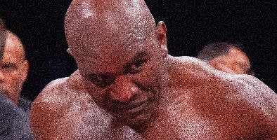 Evander Holyfield hace  papel  ridículo ante Belfort