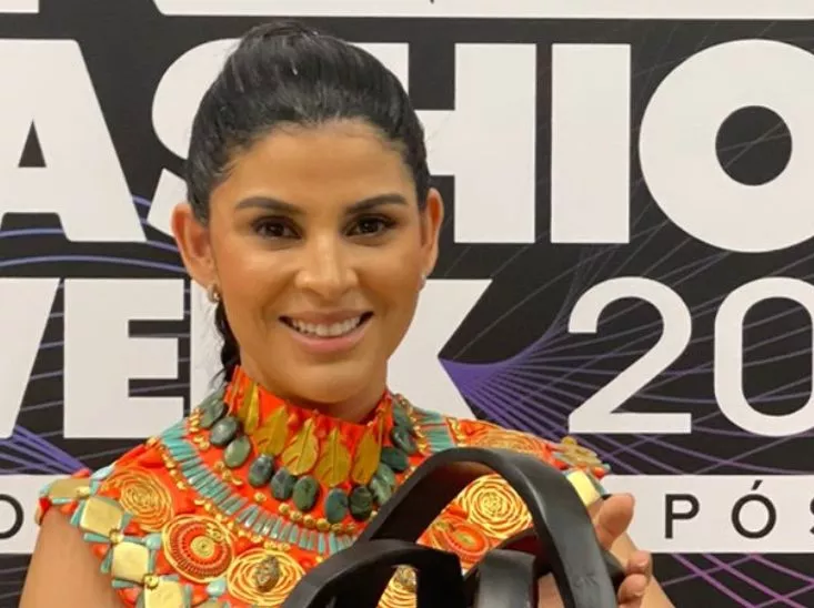 Tania Medina luego de recibir el reconocimiento.