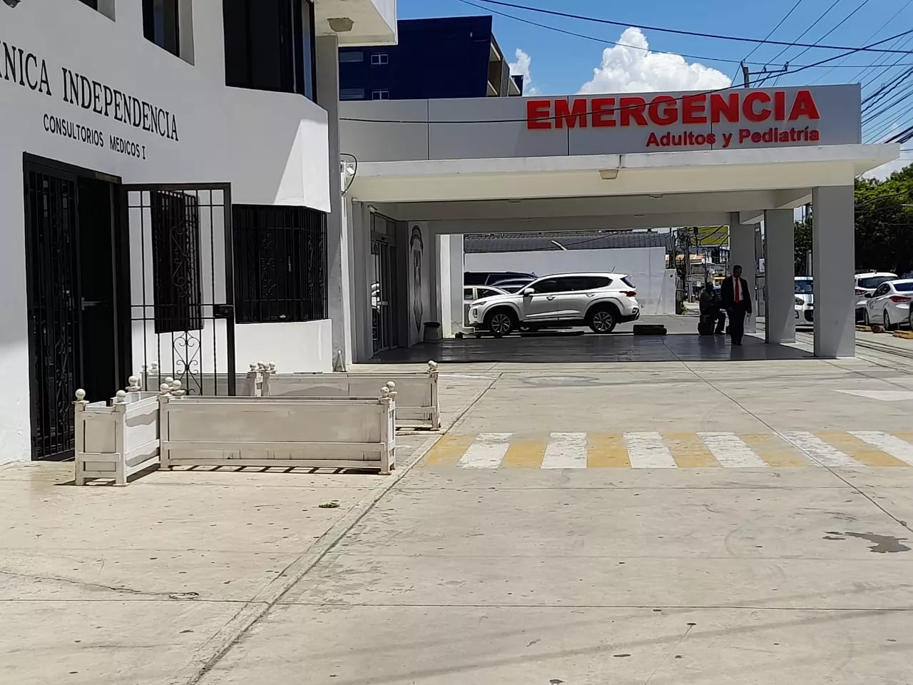 Pasillos en clínicas lucen poco concurridos en segundo día del paro medico a las ARS