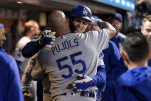 Dodgers derrotan a Gigantes 6-1, empatan la División Oeste