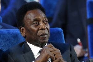 Pelé, hospitalizado para quimioterapia por cáncer de colon