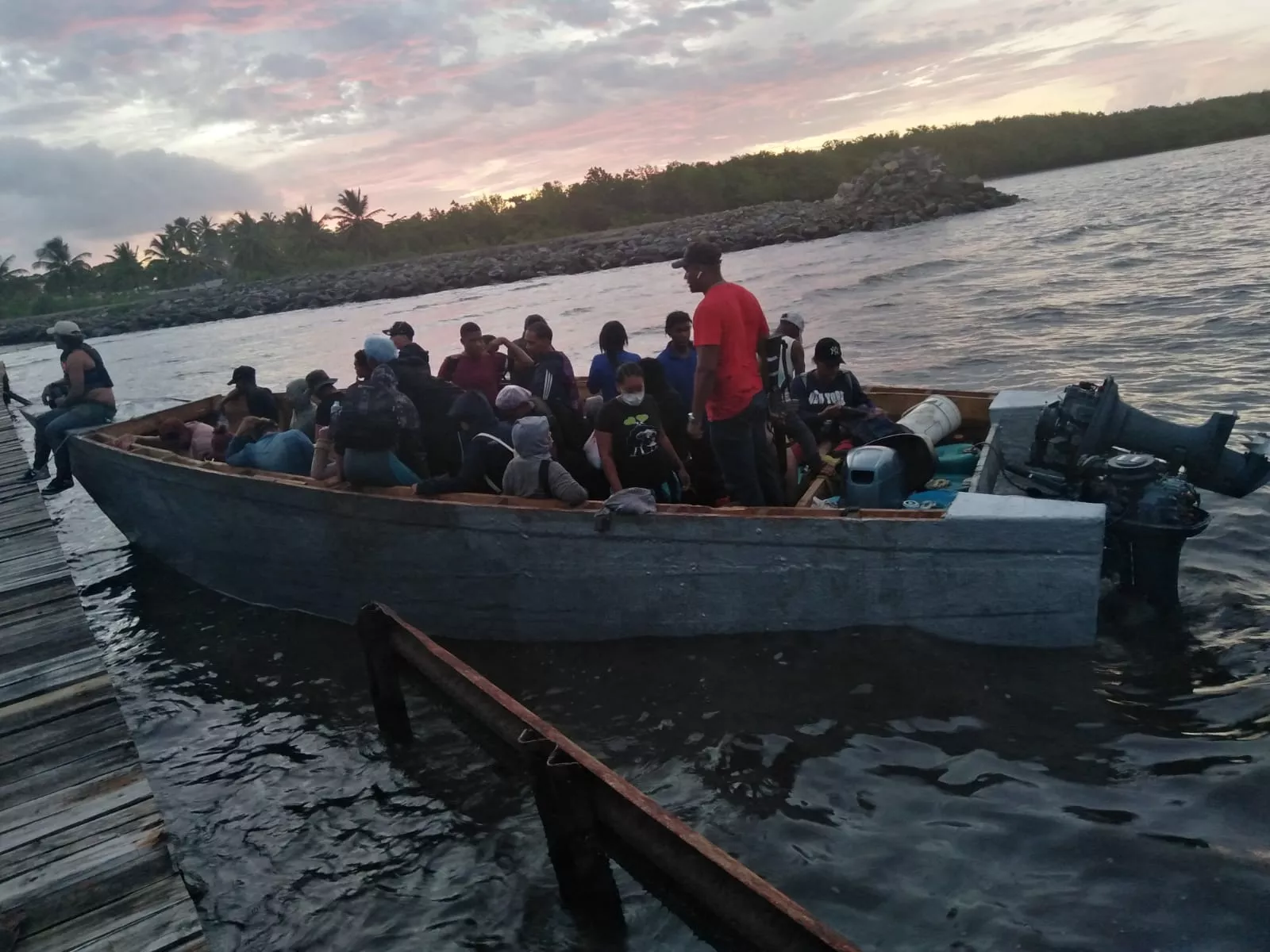 Detienen a 30 migrantes haitianos y dominicanos en una isla deshabitada de Puerto Rico