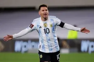 Messi anota e iguala a Pelé como máximo goleador de selecciones en Sudamérica