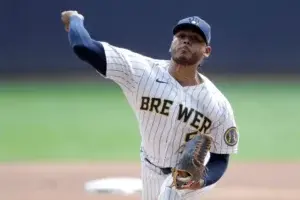 Freddy Peralta y Willy Adames le dan a Cerveceros el título de División