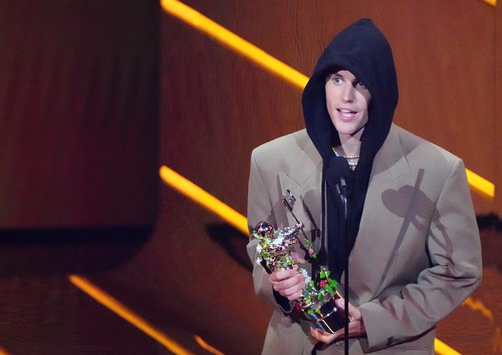 Justin Bieber hace un regreso triunfal a los VMA de MTV
