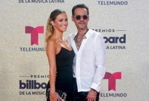 A Marc Anthony se le vio muy bien acompañado en la alfombra roja de los Billboard