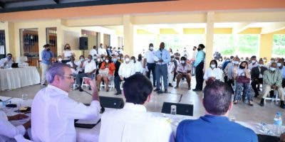 Abinader anuncia construcción de más de 2 mil viviendas en San Luis y San Isidro