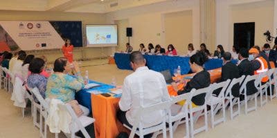 CNE y Defensa Civil imparten taller a gobernadoras para lograr resiliencia territorial