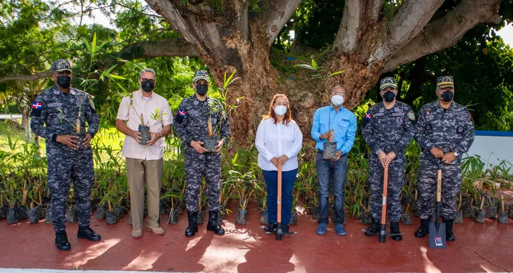 UTEPDA y Policía Nacional realizan jornada de reforestación