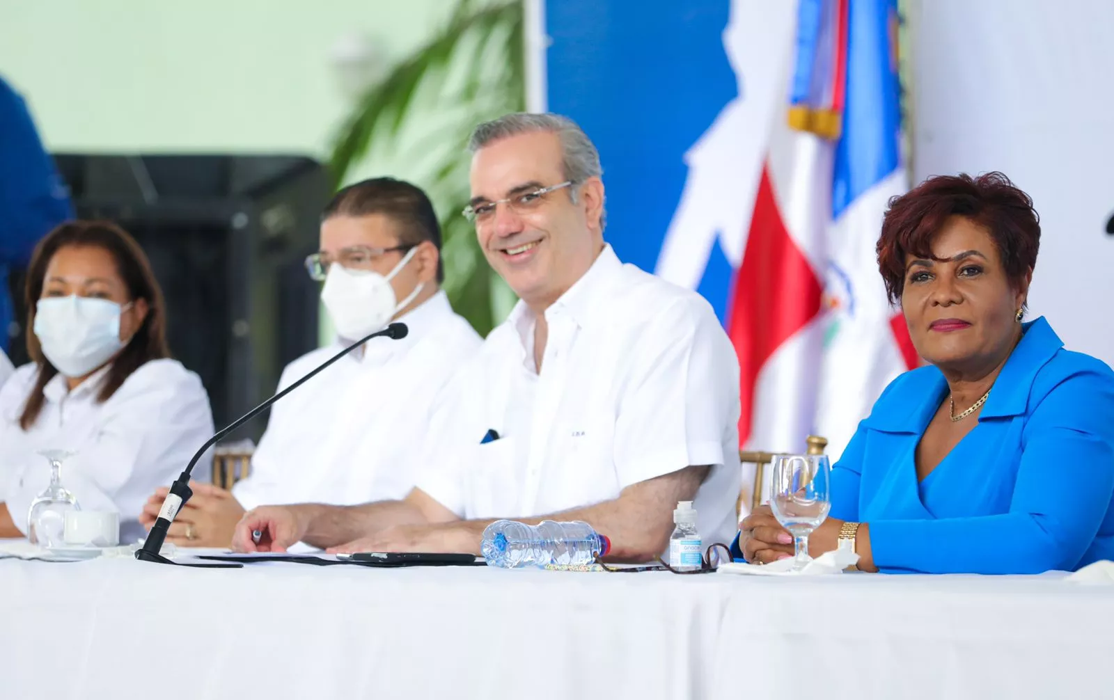 Presidente Abinader encabeza entrega de club de la Superintendencia al Ministerio de Deportes