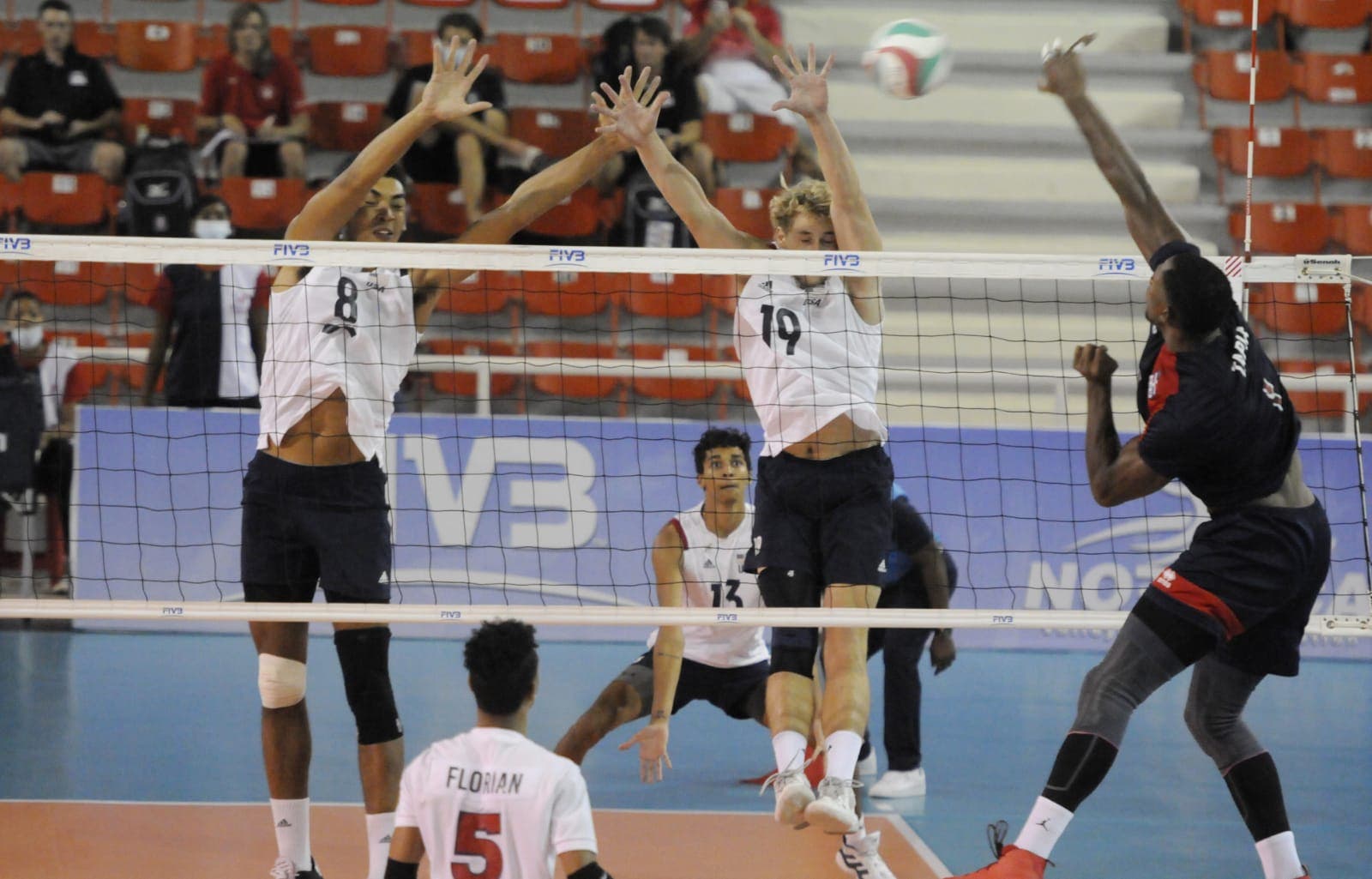 Dominicana vence 3-2 a Estados Unidos en voleibol y sigue inmaculado con 3-0 