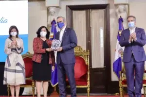 Presidente Luis Abinader encabeza acto del Día de la Biblia