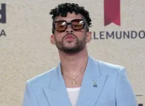 Bad Bunny arrasa con 10 premios en los Billboards a la Música Latina