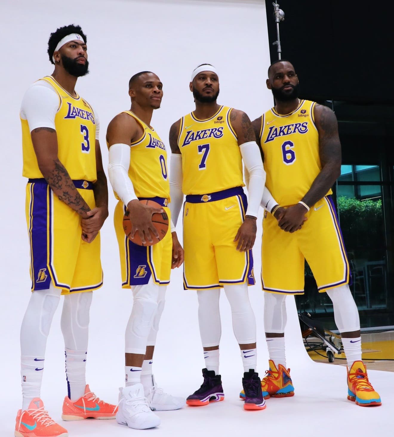 Lakers no se inmutan ante dudas por su alto promedio de edad
