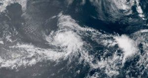 Nueva tormenta tropical Larry será huracán para el jueves o viernes