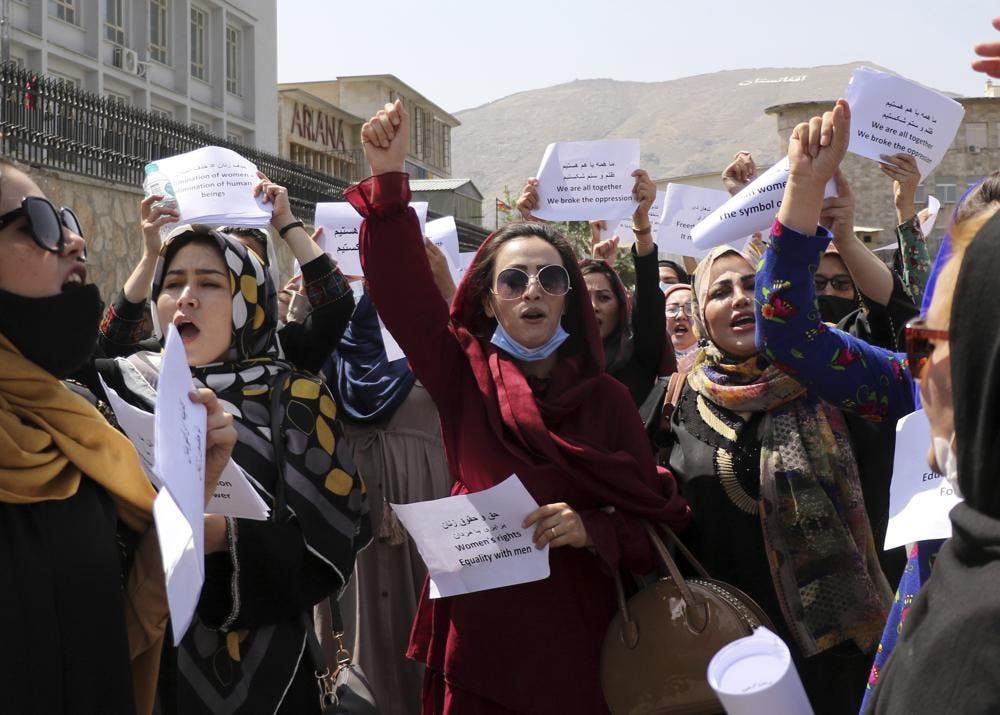Mujeres afganas exigen al Talibán respetar sus derechos